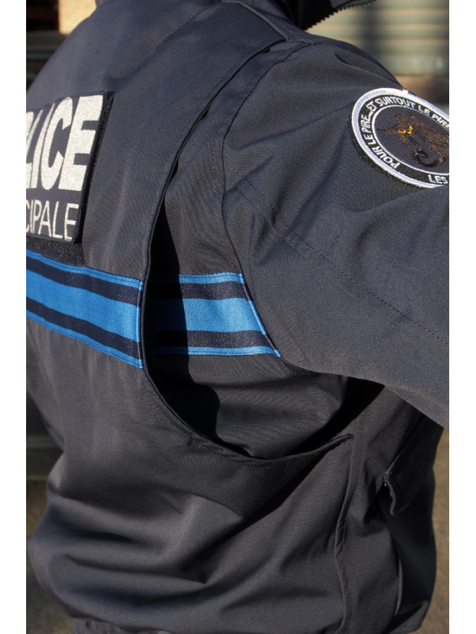 blouson microporeux, doublure en softshell, capuche col, bande gitane police municipale